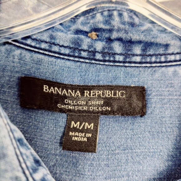 Banana Republic Women's Dillon Shirt in Blue Size Medium Button Down Jean Shirt - Picture 3 of 8